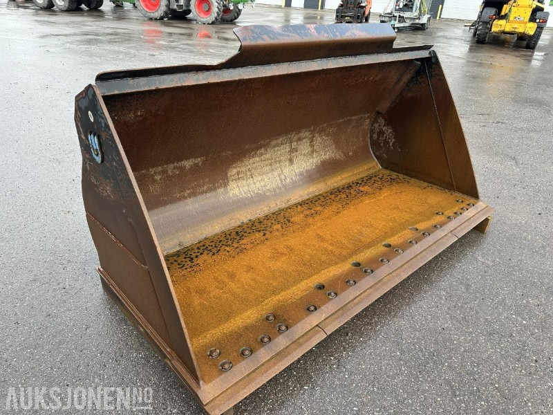 UFO Lasteskuff 2200L BM-feste - Attachment for Construction machinery: picture 1 UFO Lasteskuff 2200L BM-feste - Attachment for Construction machinery: picture 1