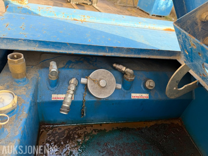 Construction equipment Fuel Proof dieseltank 3000L med lokk og tilkoblinger: picture 10