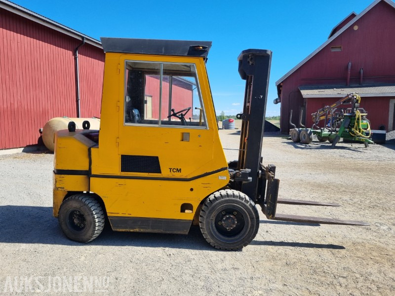 1980 TCM FD30Z5 truck 2.7 T Diesel - Material handling equipment: picture 3 1980 TCM FD30Z5 truck 2.7 T Diesel - Material handling equipment: picture 3