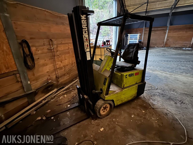 1981 Clark TM12S ELEKTRISK TRUCK M/LADER - Material handling equipment: picture 1 1981 Clark TM12S ELEKTRISK TRUCK M/LADER - Material handling equipment: picture 1