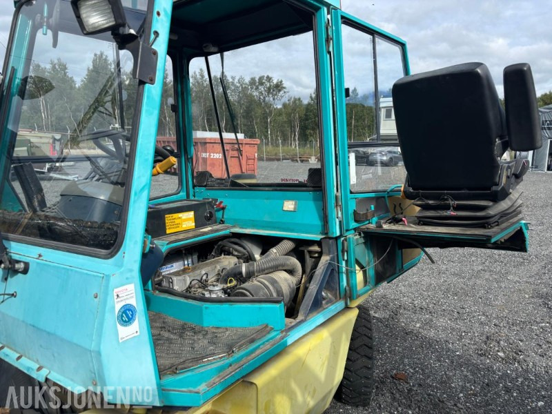 1996 Komatsu FD30T truck diesel - Material handling equipment: picture 5 1996 Komatsu FD30T truck diesel - Material handling equipment: picture 5