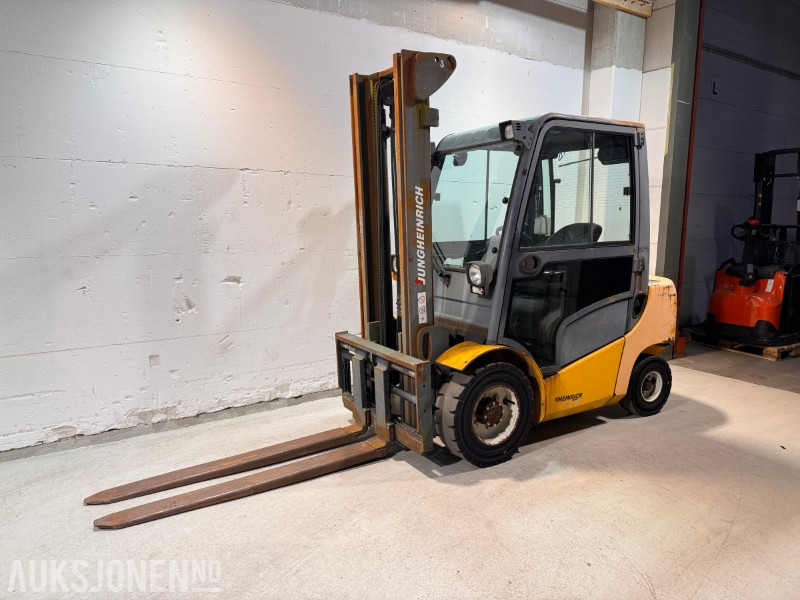 2007 Jungheinrich DFG 430 Motvektstruck 3000KG, 2853 timer - Material handling equipment: picture 1 2007 Jungheinrich DFG 430 Motvektstruck 3000KG, 2853 timer - Material handling equipment: picture 1