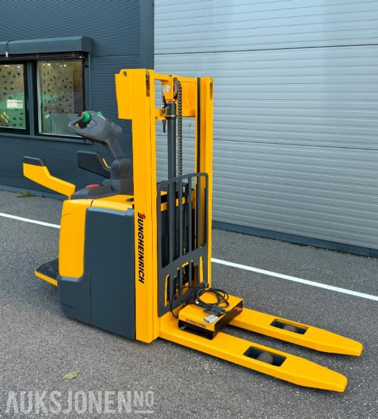 2012 Jungheinrich ERC212 - 1200 kg / 2,5 meter løftehøyde - Material handling equipment: picture 3 2012 Jungheinrich ERC212 - 1200 kg / 2,5 meter løftehøyde - Material handling equipment: picture 3