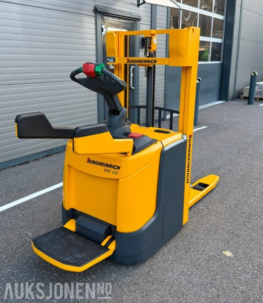 2012 Jungheinrich ERC212 - 1200 kg / 2,5 meter løftehøyde - Material handling equipment: picture 5 2012 Jungheinrich ERC212 - 1200 kg / 2,5 meter løftehøyde - Material handling equipment: picture 5
