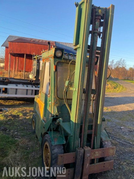 Clark Truck - Material handling equipment: picture 2 Clark Truck - Material handling equipment: picture 2