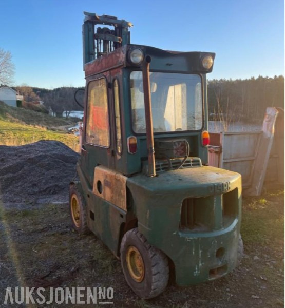 Clark Truck - Material handling equipment: picture 3 Clark Truck - Material handling equipment: picture 3