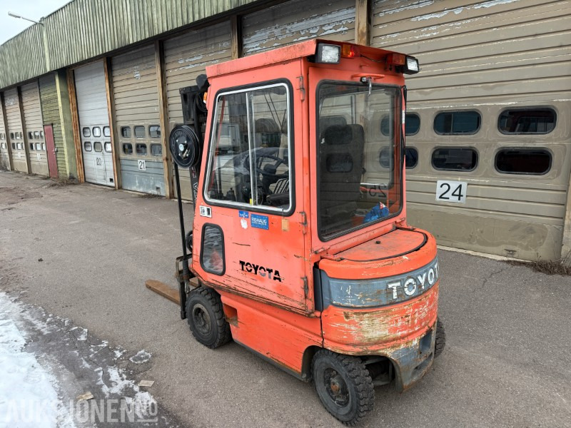 Toyota FBM 16 truck - Løftehøyde 4700 mm - REP objekt - Material handling equipment: picture 3 Toyota FBM 16 truck - Løftehøyde 4700 mm - REP objekt - Material handling equipment: picture 3