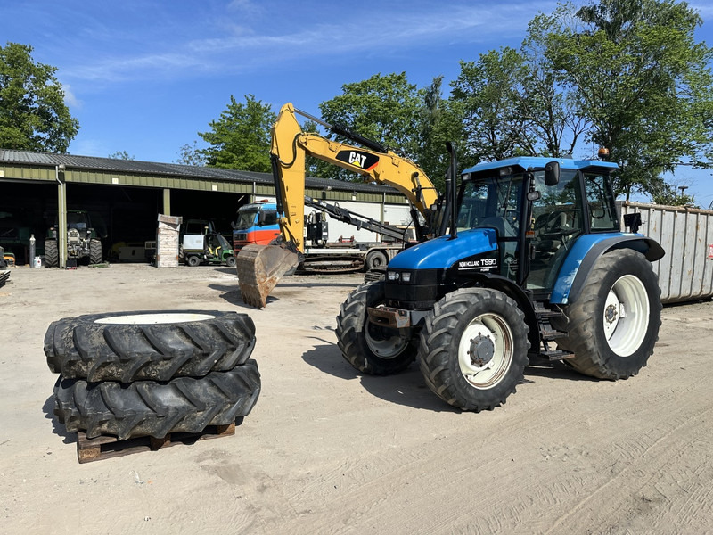 New Holland TS 90 - Farm tractor: picture 1 New Holland TS 90 - Farm tractor: picture 1