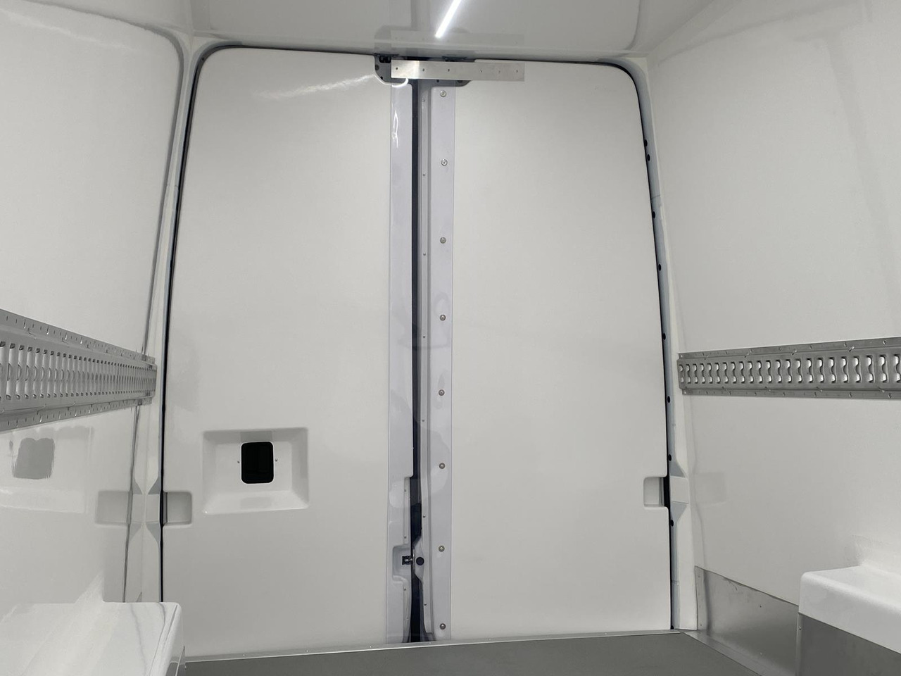 Leasing of MERCEDES-BENZ SPRINTER 317 CDI L4H3 170PS AUTOMATIK FRISCHDIENST + KONVEKTA FK 3022 12-220V MERCEDES-BENZ SPRINTER 317 CDI L4H3 170PS AUTOMATIK FRISCHDIENST + KONVEKTA FK 3022 12-220V: picture 16 Leasing of MERCEDES-BENZ SPRINTER 317 CDI L4H3 170PS AUTOMATIK FRISCHDIENST + KONVEKTA FK 3022 12-220V MERCEDES-BENZ SPRINTER 317 CDI L4H3 170PS AUTOMATIK FRISCHDIENST + KONVEKTA FK 3022 12-220V: picture 16