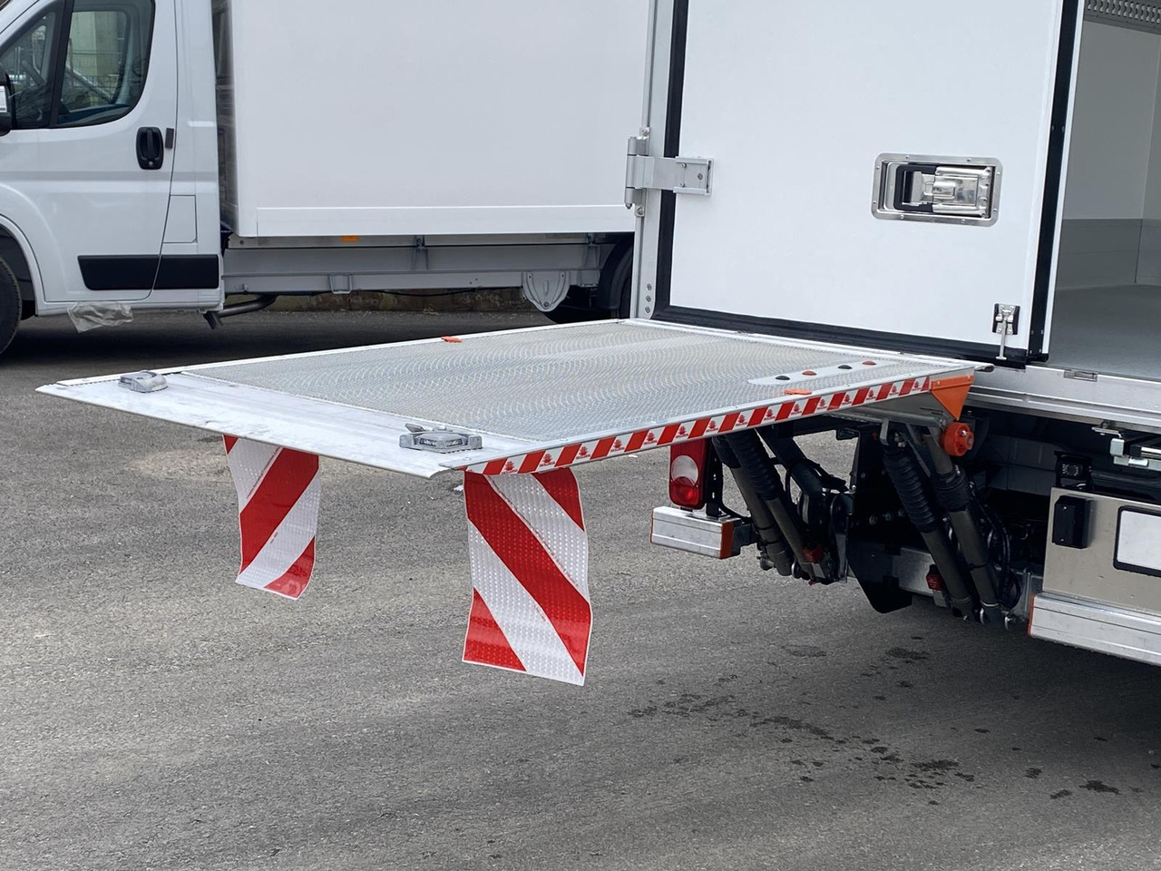 New Refrigerated van OPEL MOVANO 1+6 DOKA 140PS | KÜHLKOFFER + LADERAMPE: picture 40