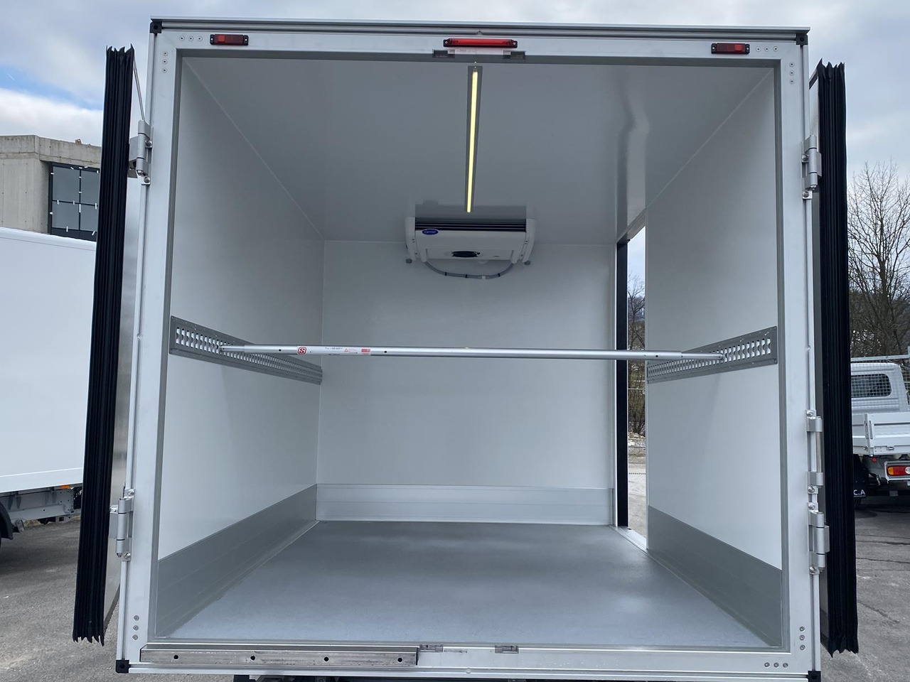 New Refrigerated van OPEL MOVANO 1+6 DOKA 140PS | KÜHLKOFFER + LADERAMPE: picture 48