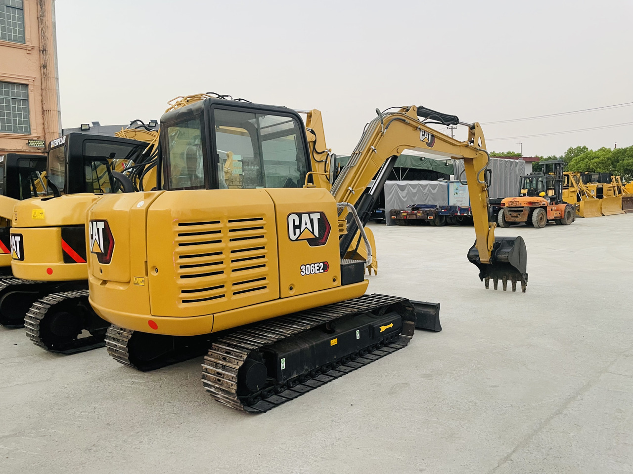 Caterpillar 306 Used Excavator CAT306E 6 Ton Komatsu PC56 Doosan DX60 Hyundai 60 Sany SY60 Kubota KX183 Crawler Excavators on Hot Sale - Crawler excavator: picture 1 Caterpillar 306 Used Excavator CAT306E 6 Ton Komatsu PC56 Doosan DX60 Hyundai 60 Sany SY60 Kubota KX183 Crawler Excavators on Hot Sale - Crawler excavator: picture 1