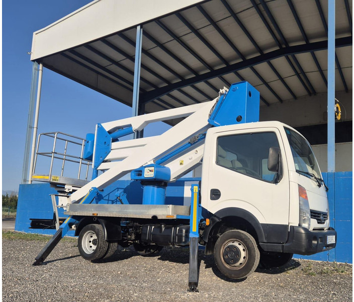 Nissan CABSTAR 35.12 SOCAGE DA320 - Truck, Crane truck: picture 3 Nissan CABSTAR 35.12 SOCAGE DA320 - Truck, Crane truck: picture 3
