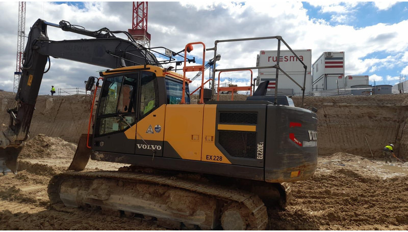 Volvo EC220EL - Crawler excavator: picture 1 Volvo EC220EL - Crawler excavator: picture 1
