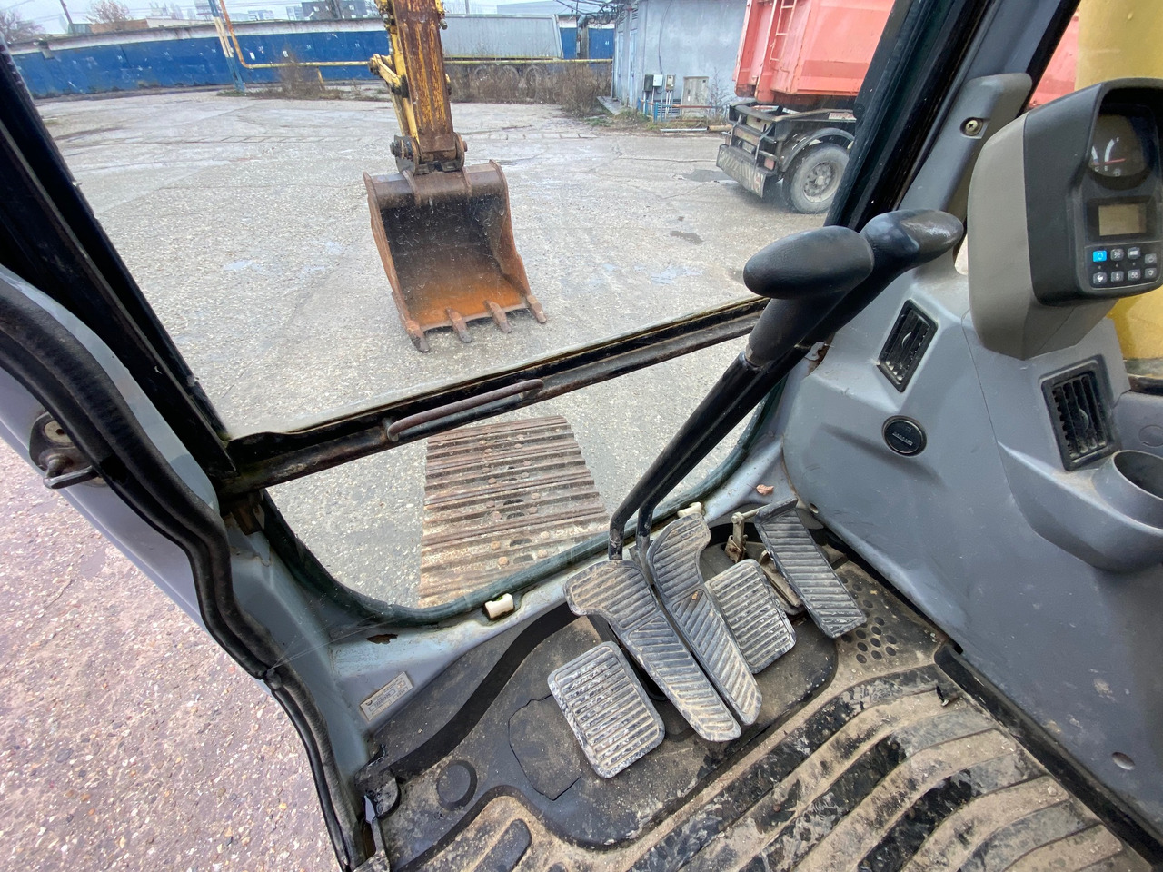 New Holland Kobelco E 215 22 T Klima - Crawler excavator: picture 5 New Holland Kobelco E 215 22 T Klima - Crawler excavator: picture 5