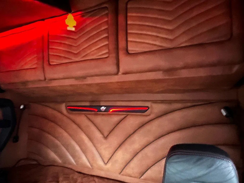 Scania R650 V8 NGS Scania 6x4 . Special Interior. . - Tractor unit: picture 4 Scania R650 V8 NGS Scania 6x4 . Special Interior. . - Tractor unit: picture 4