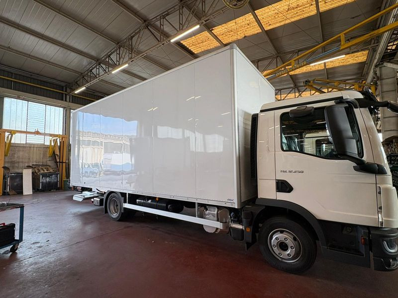 CUBO CON PEDANA 4x2 250hp MAN TGL 12.250 4x2 BL CH - Box truck: picture 4 CUBO CON PEDANA 4x2 250hp MAN TGL 12.250 4x2 BL CH - Box truck: picture 4