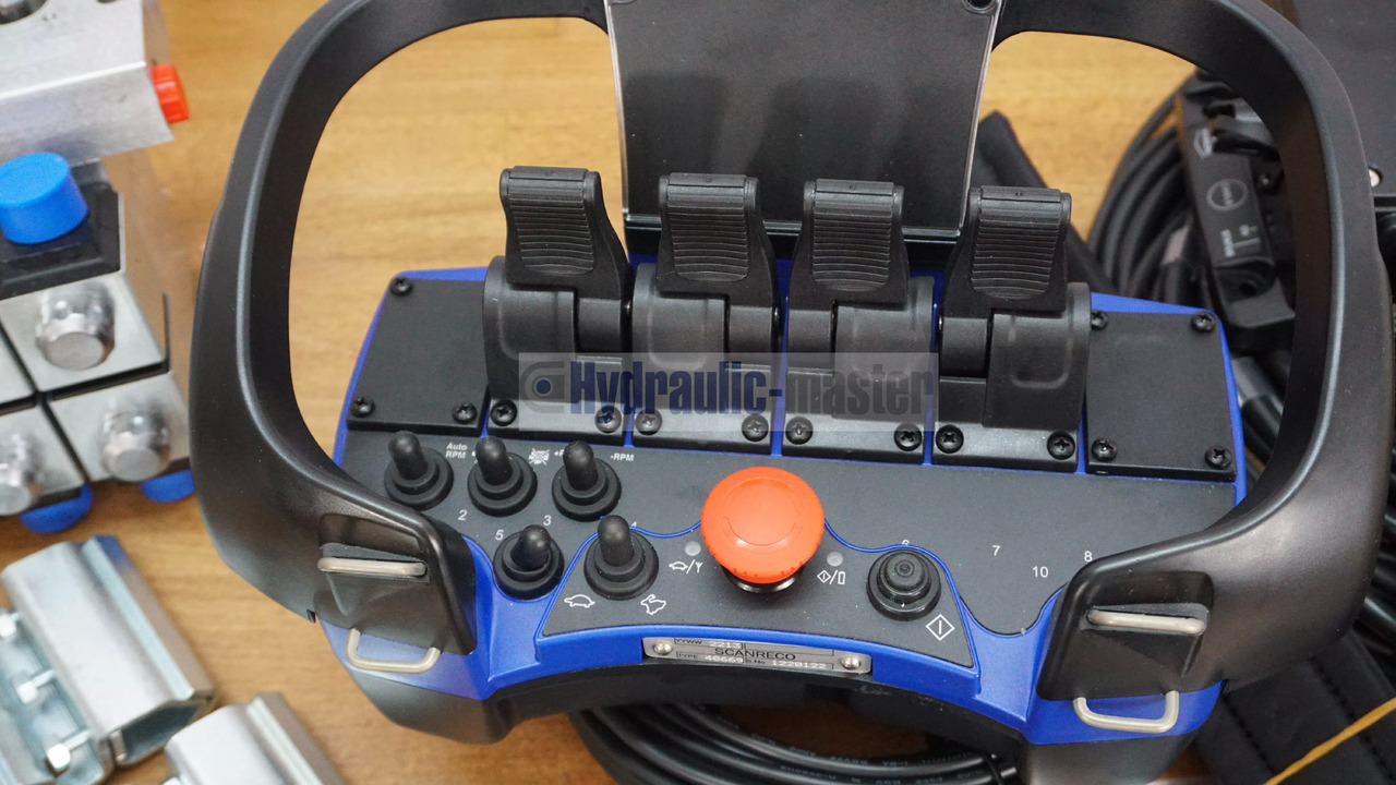 Scanreco RC 400 Radio Remote Control with 4 Functions with Actuators 12/24V for HIAB - Construction machinery: picture 3 Scanreco RC 400 Radio Remote Control with 4 Functions with Actuators 12/24V for HIAB - Construction machinery: picture 3