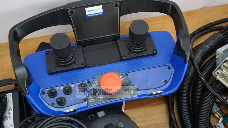 CanBus 2 joysticks with radio control Scanreco G3 12 V Forest crane for Palms Farma BMF KTS - Forestry equipment: picture 3 CanBus 2 joysticks with radio control Scanreco G3 12 V Forest crane for Palms Farma BMF KTS - Forestry equipment: picture 3