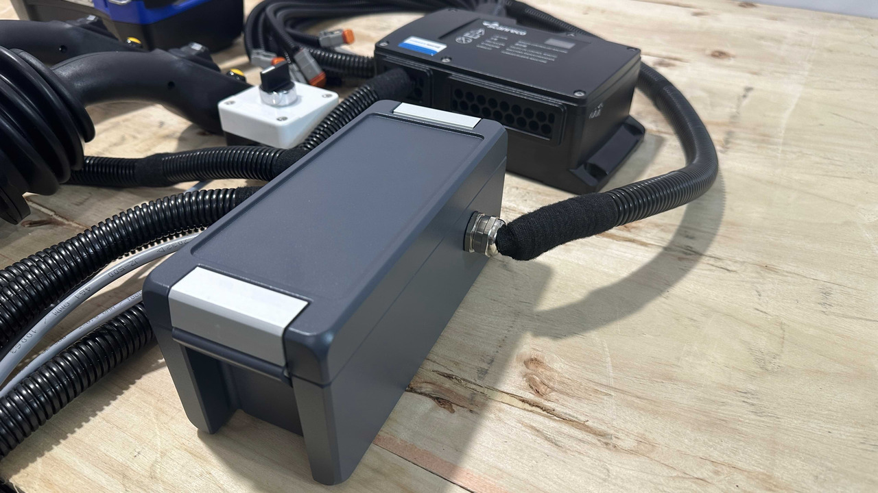 Control Set Radio Remote Scanreco RC400 and JP Joysticks PWM for Nordhydraulic, Kubota, Parker - Forestry equipment: picture 3 Control Set Radio Remote Scanreco RC400 and JP Joysticks PWM for Nordhydraulic, Kubota, Parker - Forestry equipment: picture 3