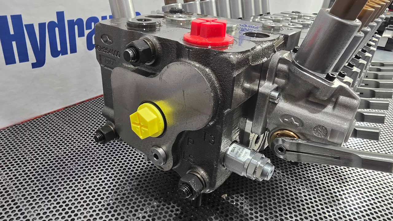 Proportional Valve Walvoil DPX160 combined with DPX100, 9 functions - Forestry trailer: picture 5 Proportional Valve Walvoil DPX160 combined with DPX100, 9 functions - Forestry trailer: picture 5
