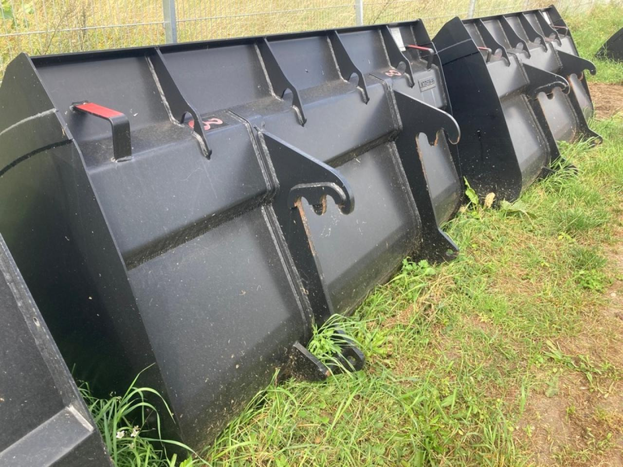 JCB LSB LEICHTGUTSCHAUFEL JCB Q-FIT - Loader bucket: picture 2 JCB LSB LEICHTGUTSCHAUFEL JCB Q-FIT - Loader bucket: picture 2