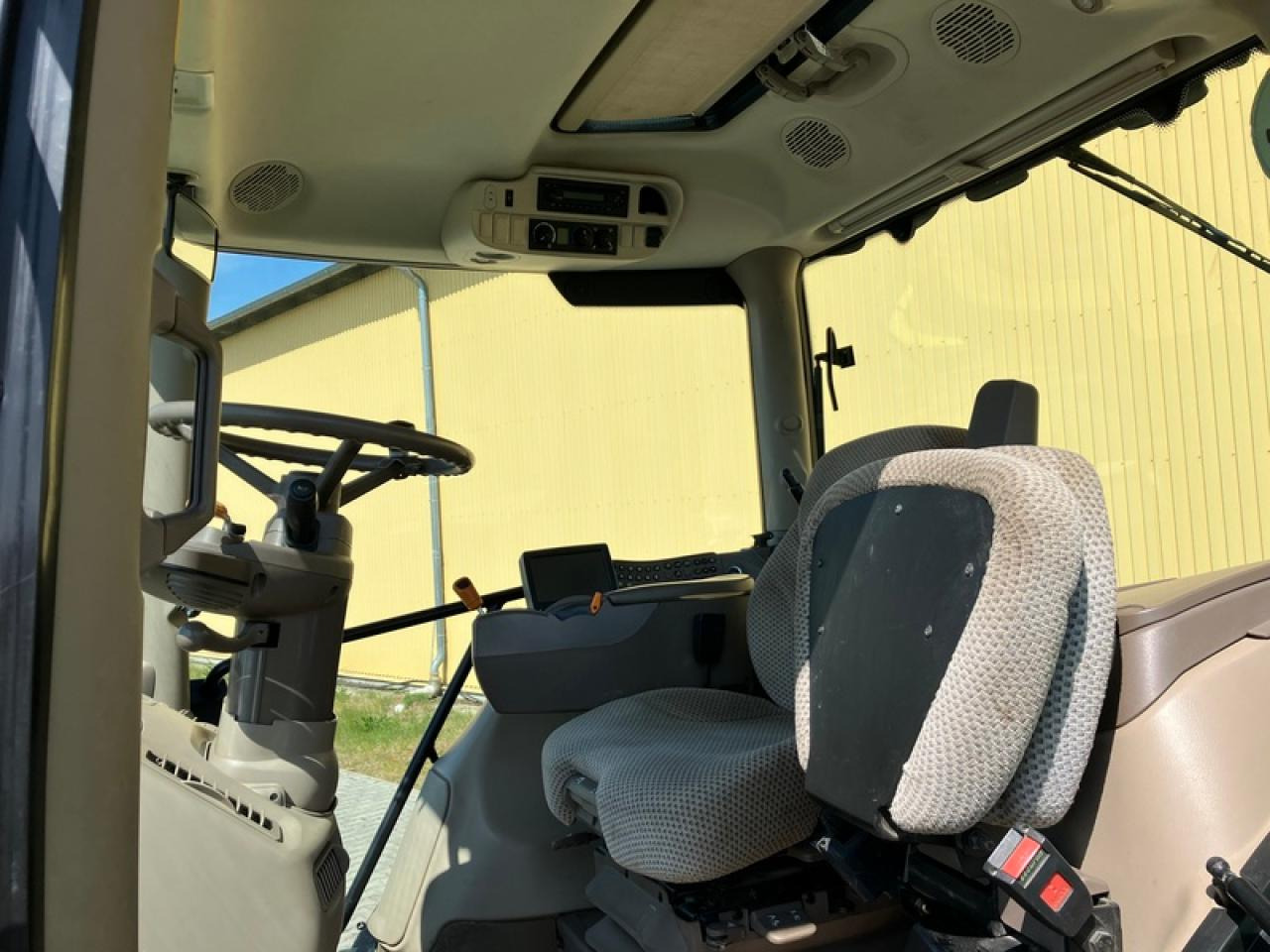 Farm tractor John Deere 6210R AUTOPOWER: picture 7 Farm tractor John Deere 6210R AUTOPOWER: picture 7