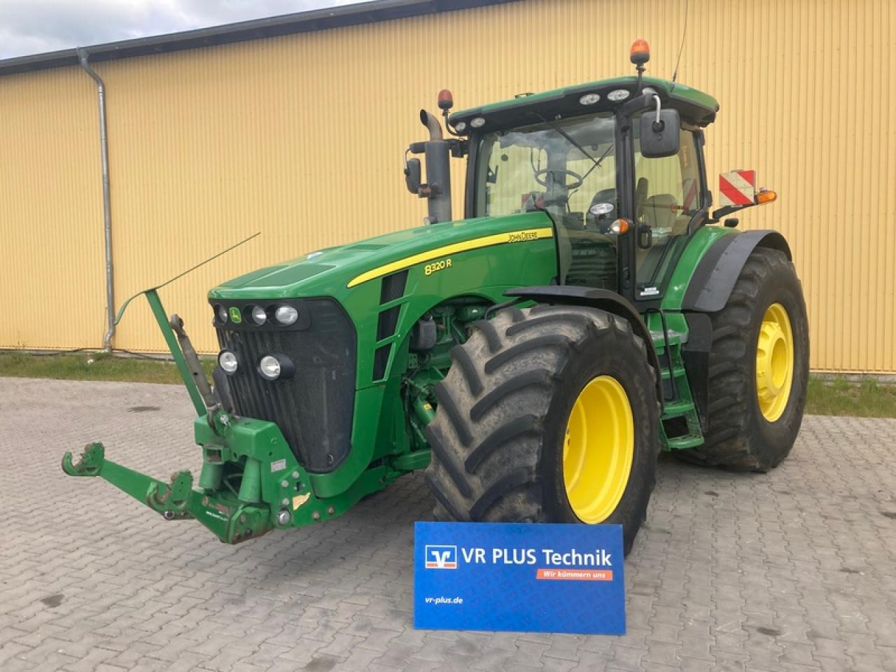 John Deere 8320 R AUTOPOWER - Farm tractor: picture 1 John Deere 8320 R AUTOPOWER - Farm tractor: picture 1