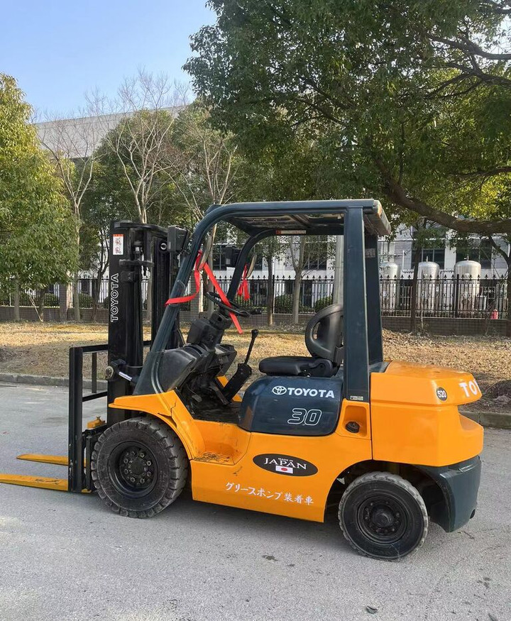Toyota 7FD30 - Diesel forklift: picture 2 Toyota 7FD30 - Diesel forklift: picture 2