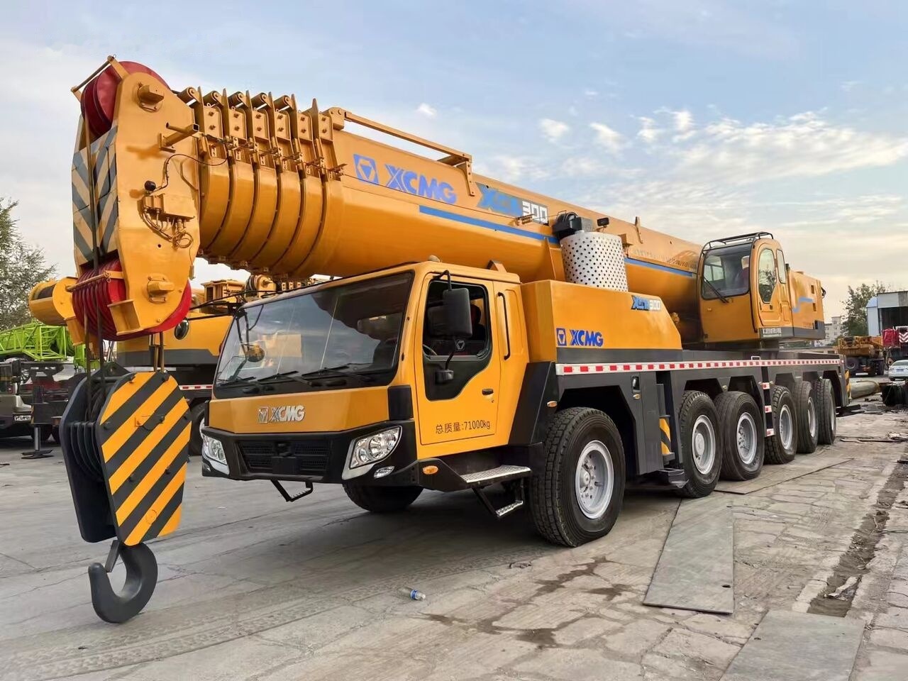XCMG XCA300, QAY260 240 220 300 - Mobile crane: picture 1 XCMG XCA300, QAY260 240 220 300 - Mobile crane: picture 1