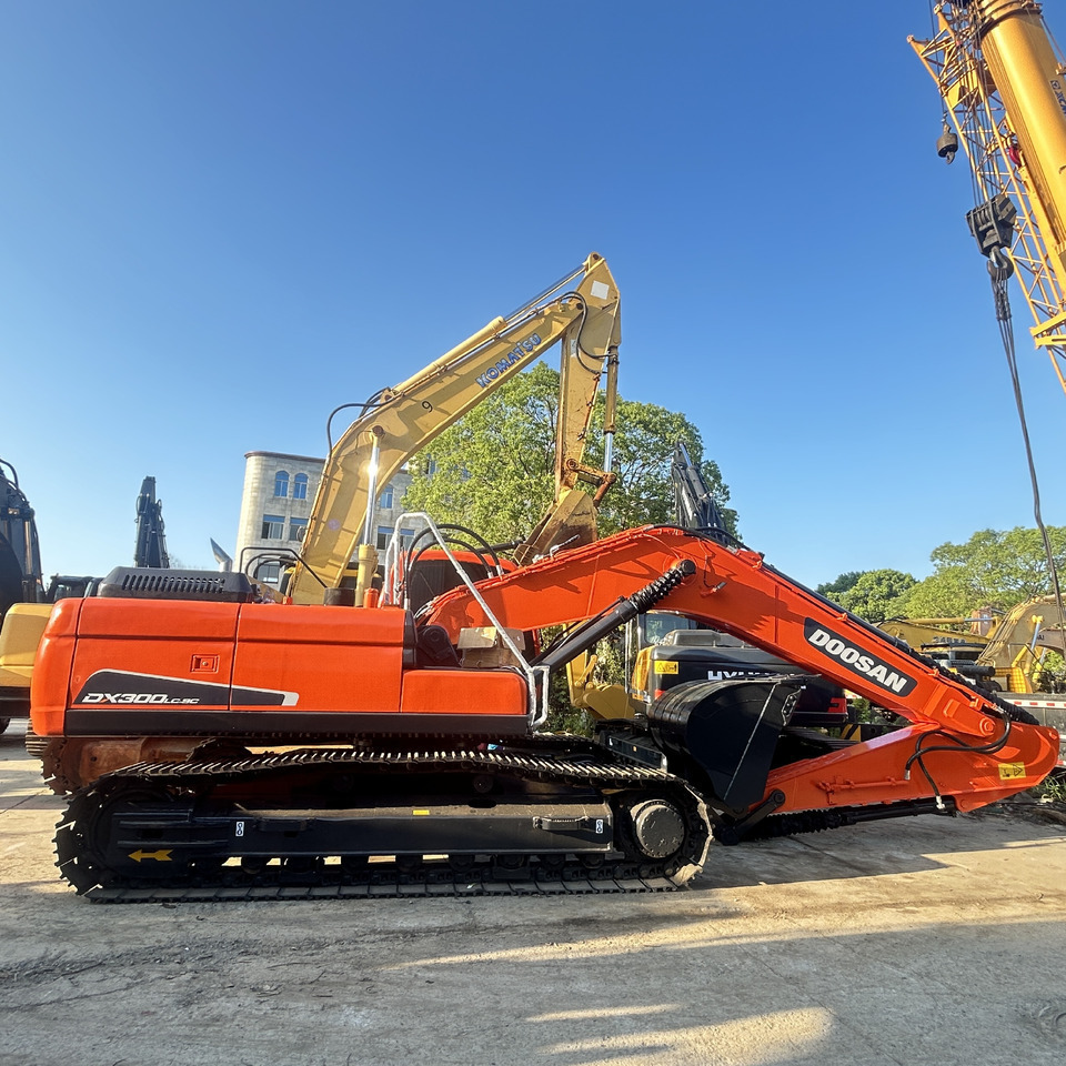 Doosan DX300LC Crawler Excavator - Crawler excavator: picture 2 Doosan DX300LC Crawler Excavator - Crawler excavator: picture 2