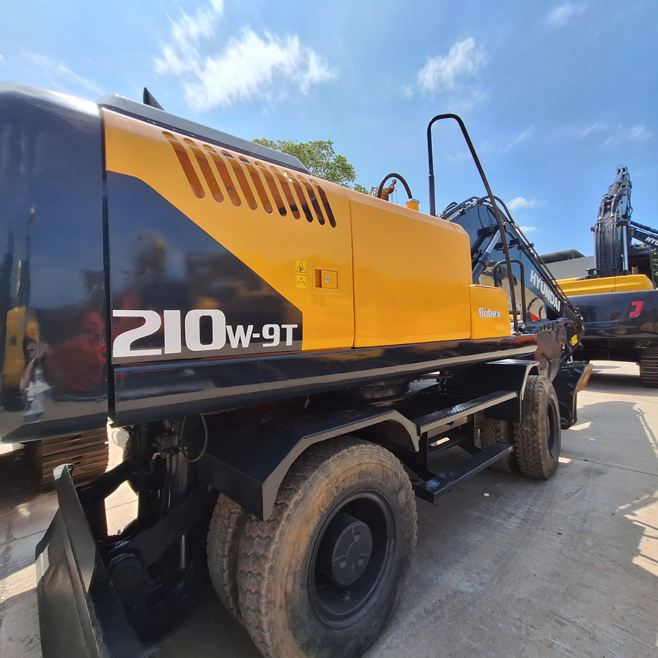 Hyundai 210w-9T wheel excavator - Wheel excavator: picture 3 Hyundai 210w-9T wheel excavator - Wheel excavator: picture 3