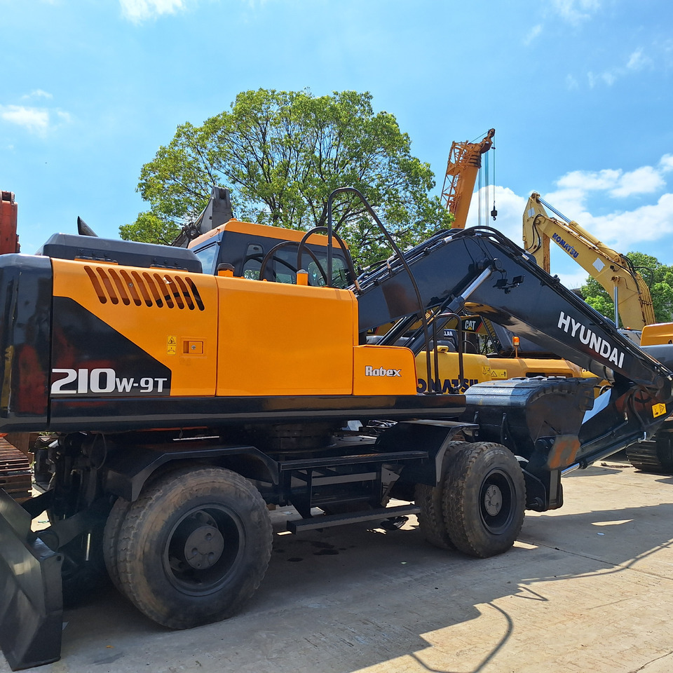 Hyundai 210w-9T wheel excavator - Wheel excavator: picture 1 Hyundai 210w-9T wheel excavator - Wheel excavator: picture 1