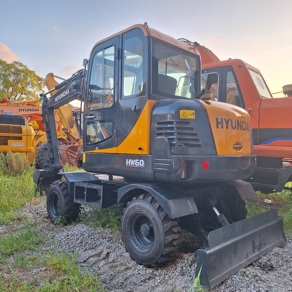 Hyundai 60vs  excavator - Wheel excavator: picture 4 Hyundai 60vs  excavator - Wheel excavator: picture 4