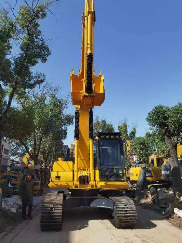 Komatsu PC200-8 Excavator - Crawler excavator: picture 4 Komatsu PC200-8 Excavator - Crawler excavator: picture 4