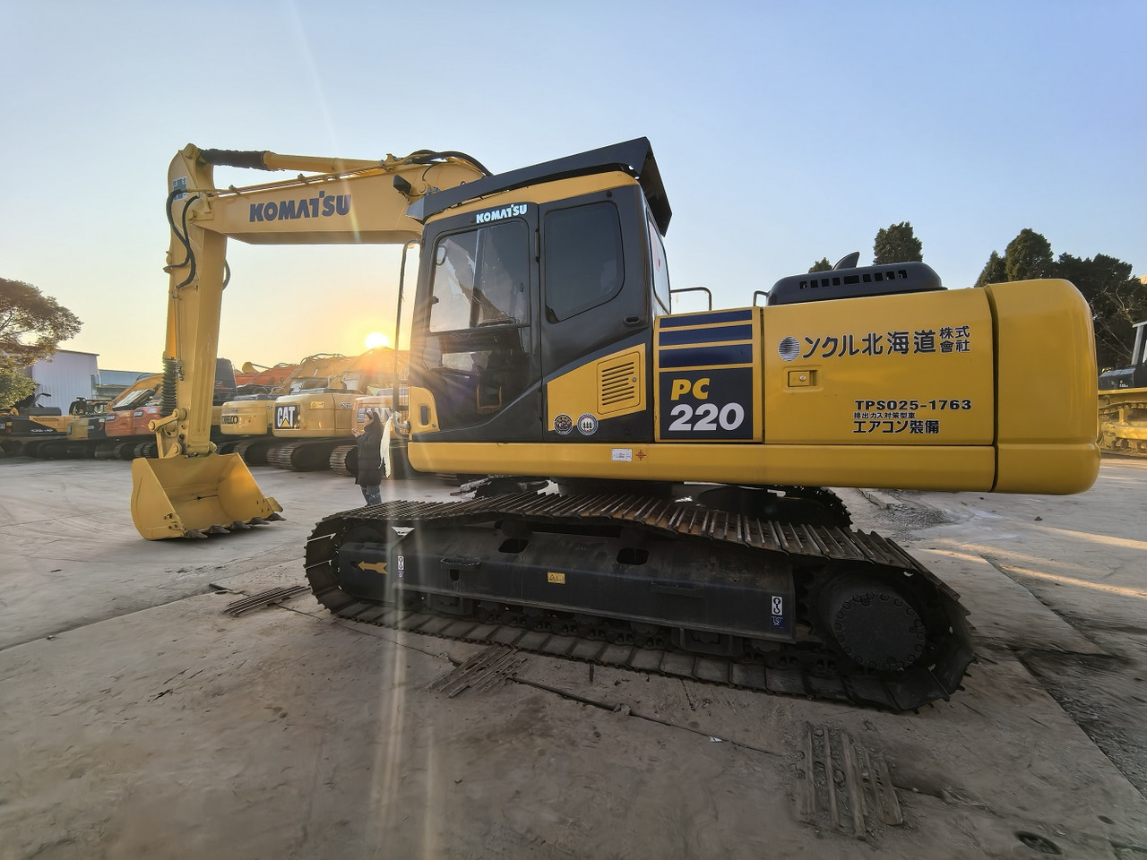 Komatsu PC220-7 - Crawler excavator: picture 1 Komatsu PC220-7 - Crawler excavator: picture 1