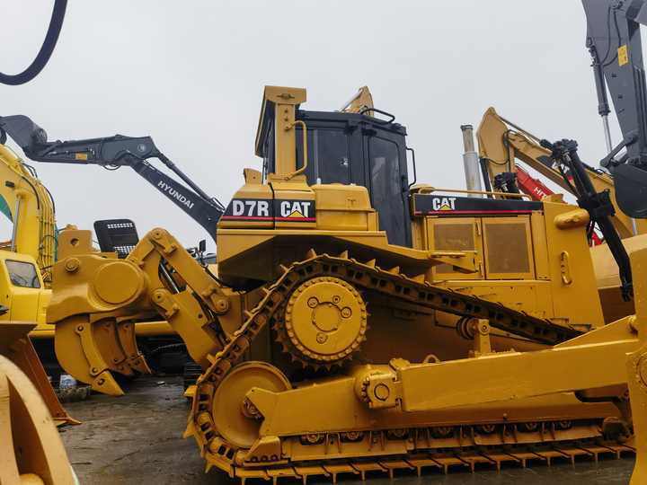 Original Japan Bulldozer Caterpillar D7R Cat D7R/Used CAT Bulldozer D6 D7 D7R D7G for sale - Bulldozer: picture 2 Original Japan Bulldozer Caterpillar D7R Cat D7R/Used CAT Bulldozer D6 D7 D7R D7G for sale - Bulldozer: picture 2