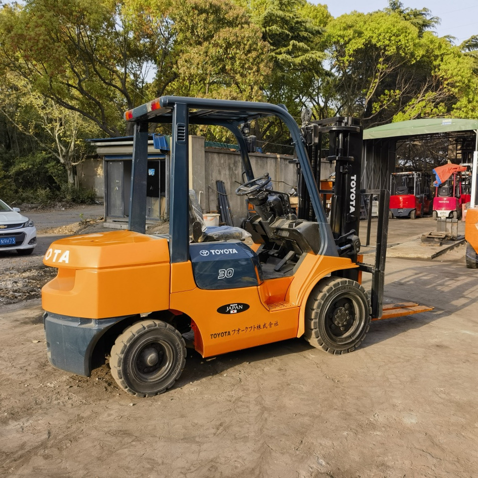 Toyota FD30 Forklift - Diesel forklift: picture 4 Toyota FD30 Forklift - Diesel forklift: picture 4