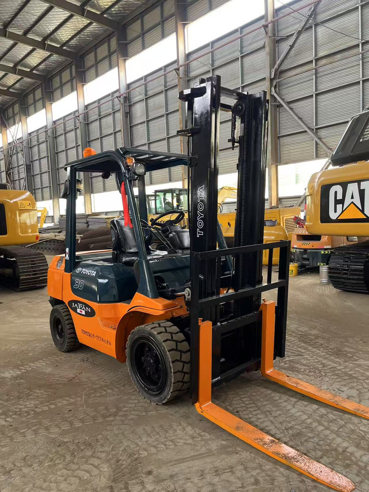 Toyota FD30 Forklift - Diesel forklift: picture 4 Toyota FD30 Forklift - Diesel forklift: picture 4