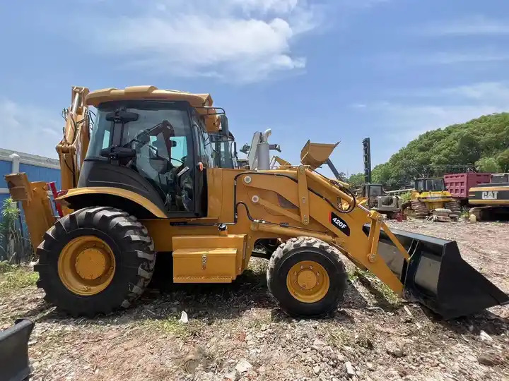 Used machinery CAT 420Fbackhoe loader caterpillar 420F used backhoe loader with cheap price - Backhoe loader: picture 3 Used machinery CAT 420Fbackhoe loader caterpillar 420F used backhoe loader with cheap price - Backhoe loader: picture 3