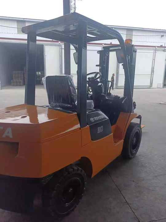 Japan used 3ton diesel toyota fd30 in good condition effective performance for sale - Diesel forklift: picture 5 Japan used 3ton diesel toyota fd30 in good condition effective performance for sale - Diesel forklift: picture 5