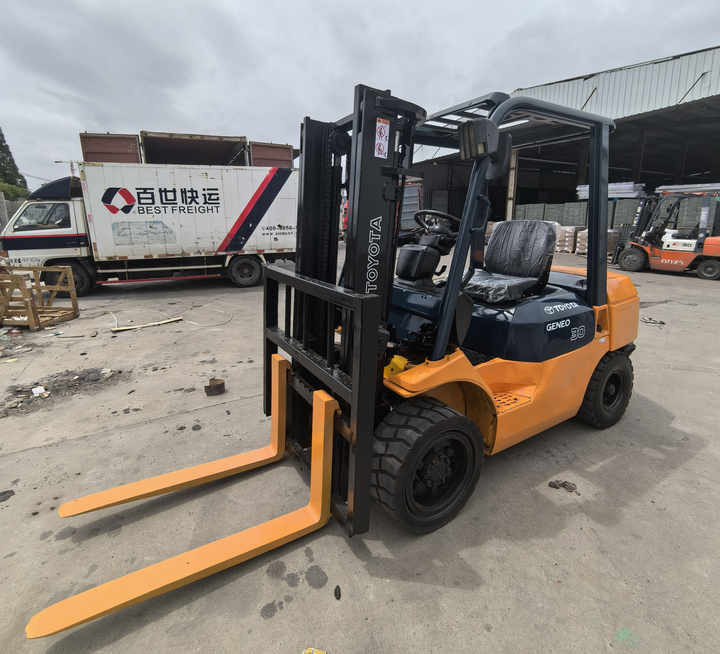 Original japanese second hand TOYOTA FD30 diesel forklift with good condition used Toyota FD30 forklift for sale in china - Diesel forklift: picture 3 Original japanese second hand TOYOTA FD30 diesel forklift with good condition used Toyota FD30 forklift for sale in china - Diesel forklift: picture 3