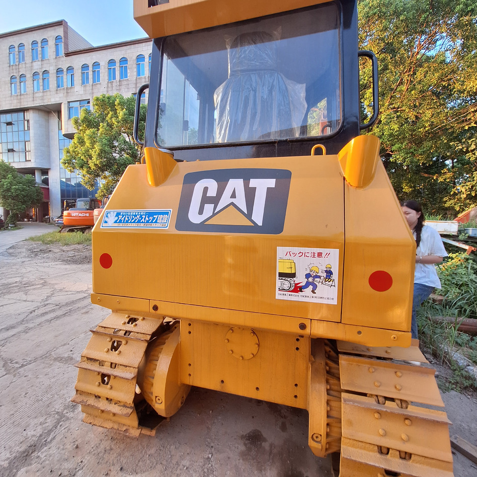 Used caterpillar cat D5k bulldozer - Bulldozer: picture 3 Used caterpillar cat D5k bulldozer - Bulldozer: picture 3
