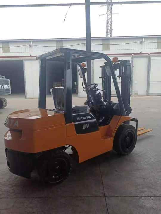 Wholesales machine second hand 3 ton manual forklift TOYOTA FD30 Forklift cheap for sale - Diesel forklift: picture 4 Wholesales machine second hand 3 ton manual forklift TOYOTA FD30 Forklift cheap for sale - Diesel forklift: picture 4
