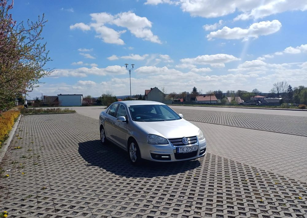Volkswagen Jetta 2.0 TDI DPF Comfortline - Sedan: picture 5 Volkswagen Jetta 2.0 TDI DPF Comfortline - Sedan: picture 5