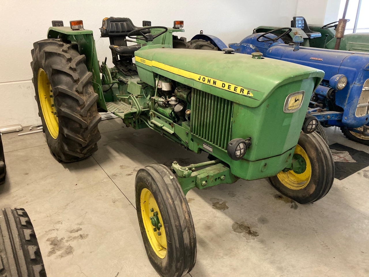 TRATTORE JOHN DEERE 1020 - Farm tractor: picture 1 TRATTORE JOHN DEERE 1020 - Farm tractor: picture 1