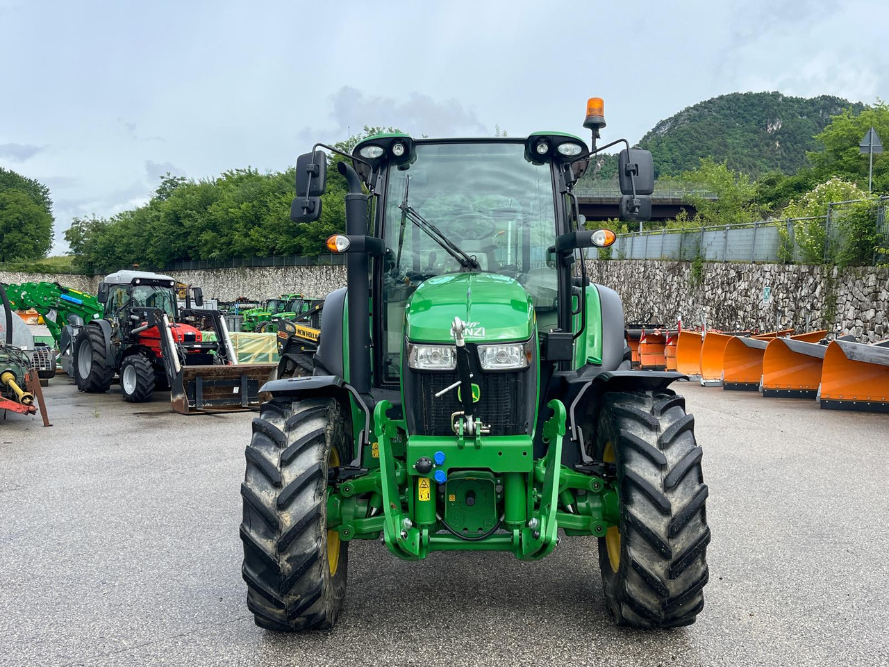 TRATTORE JOHN DEERE 5115R - Farm tractor: picture 3 TRATTORE JOHN DEERE 5115R - Farm tractor: picture 3