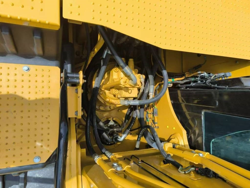 Crawler excavator CAT 323 GC: picture 15