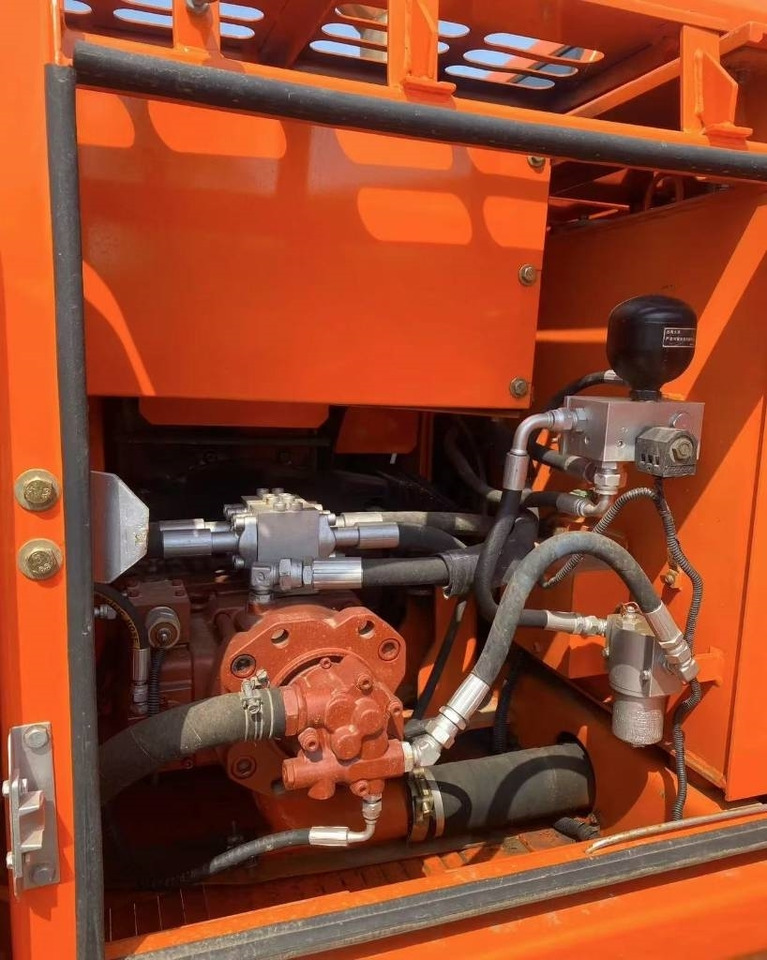 Doosan DH 150 - Crawler excavator: picture 3 Doosan DH 150 - Crawler excavator: picture 3