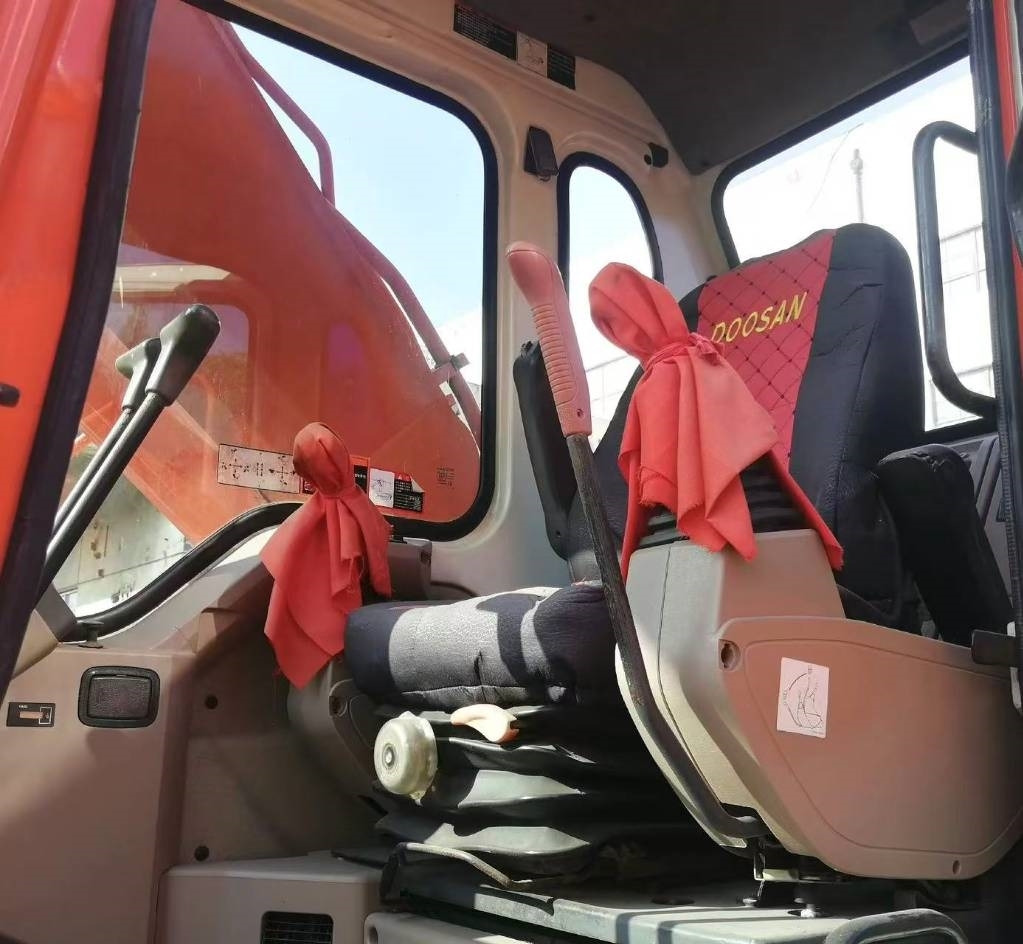 Doosan DH 220 - Crawler excavator: picture 4 Doosan DH 220 - Crawler excavator: picture 4